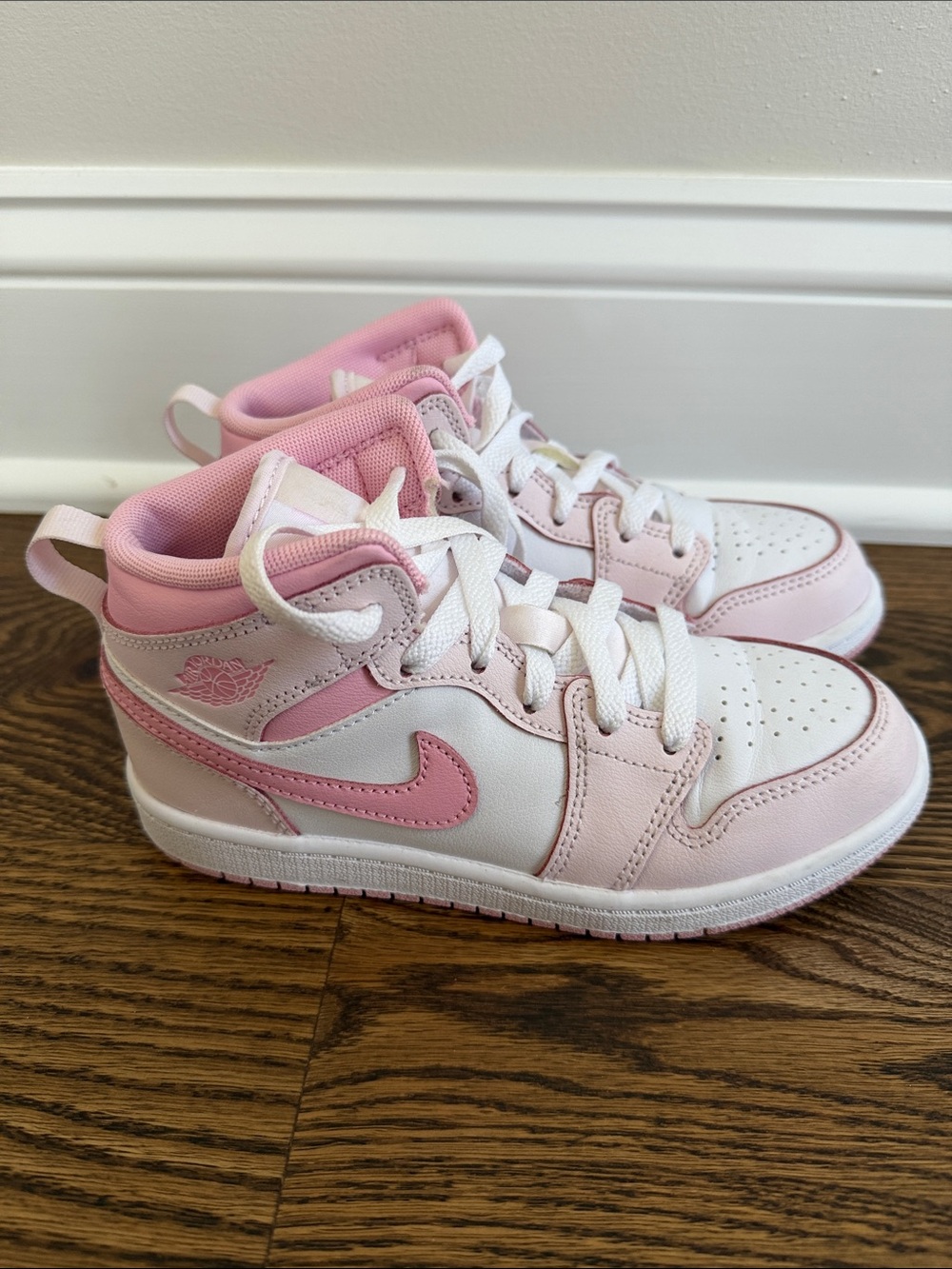 Girls Nike Jordan’s Pink and white Hightops